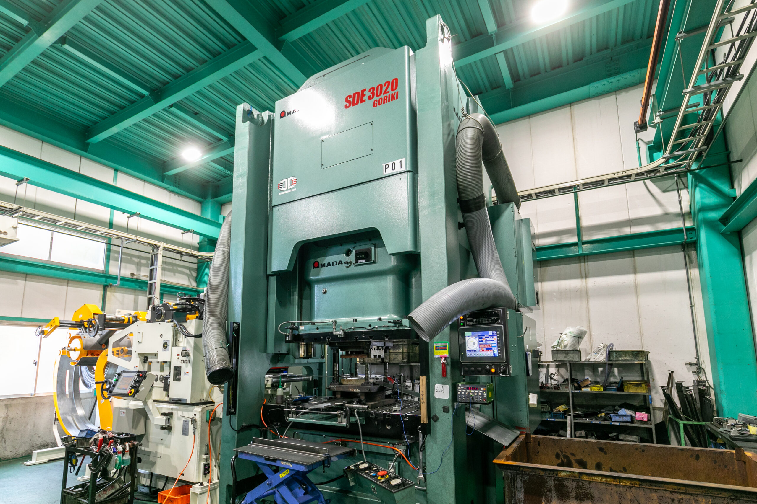 アマダ サーボプレス300t SDE3020 - 株式会社シモムラ工業株式会社